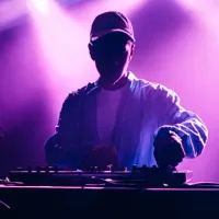 dj playing music